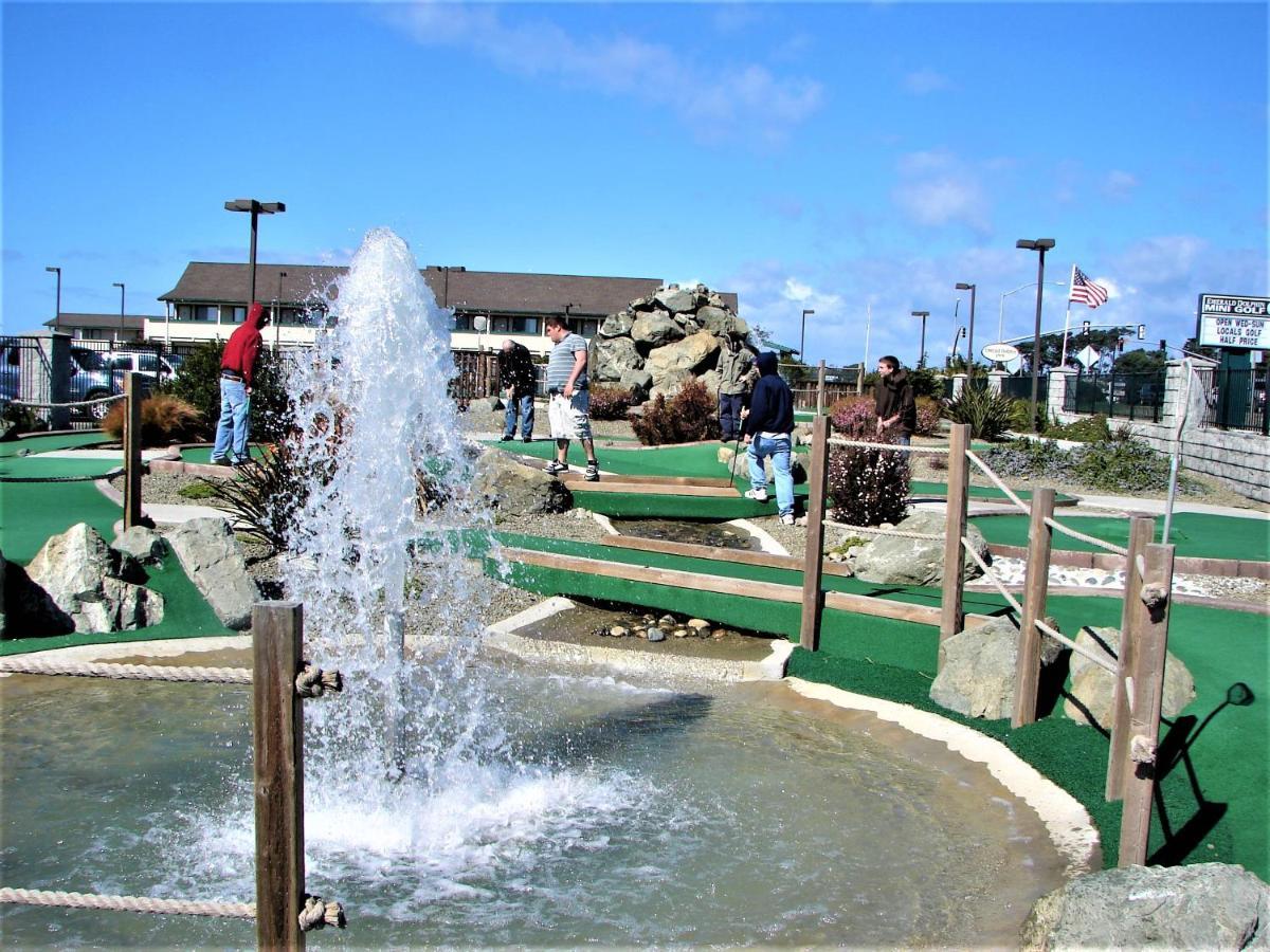 Emerald Dolphin Inn & Mini Golf Форт-Брегг Екстер'єр фото