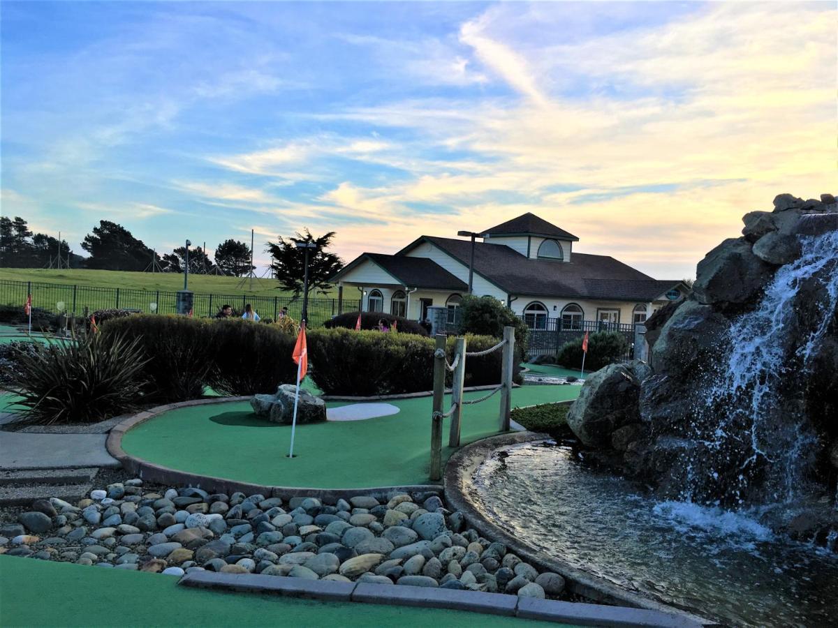 Emerald Dolphin Inn & Mini Golf Форт-Брегг Екстер'єр фото